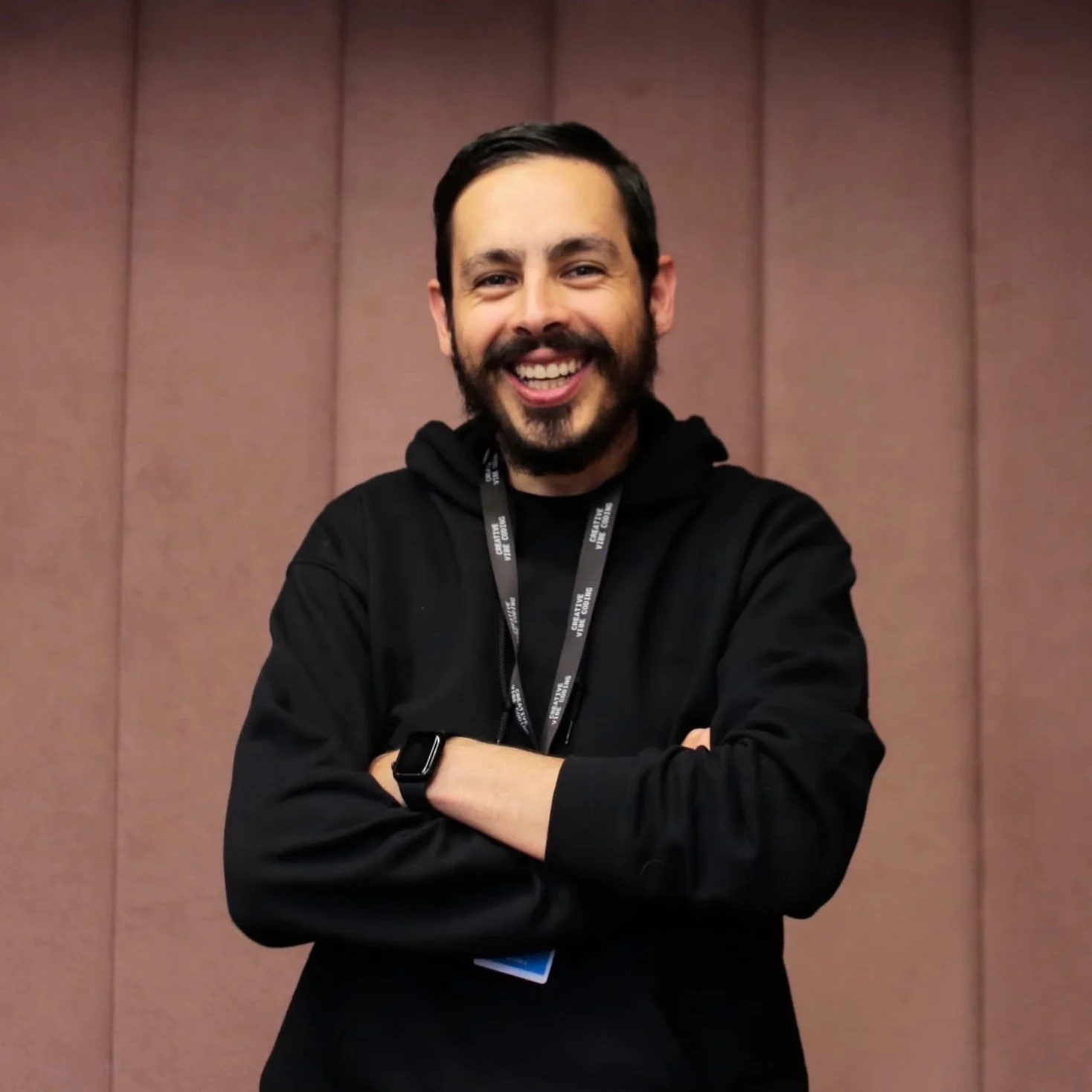 Retrato de Pablo Paredes sonriendo.